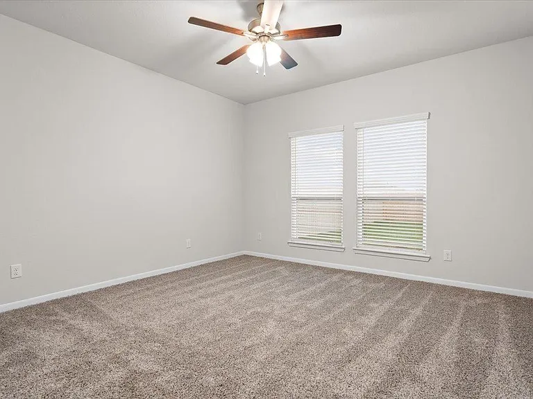 2720 Fox River Dr — Photo 11