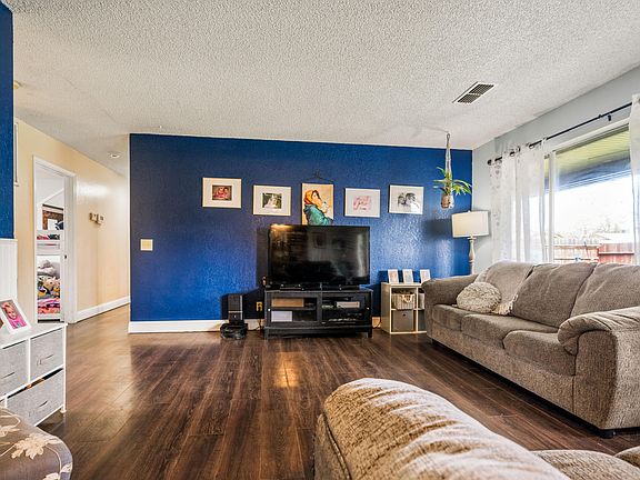 4th image of 3025 Dove St