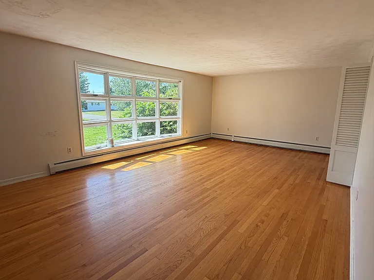 818 Griffin Pond Rd — Photo 3