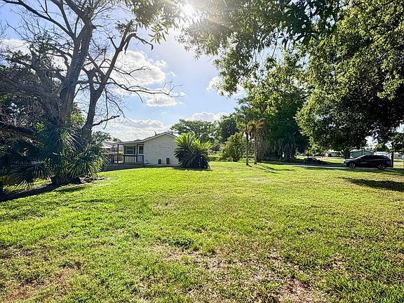 5th image of 4046 SE 26th Street