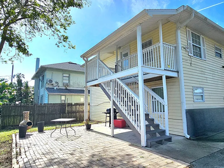802 Forrest Ave #B — Photo 2