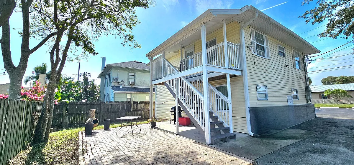 Building Photo - 802 Forrest Ave #B