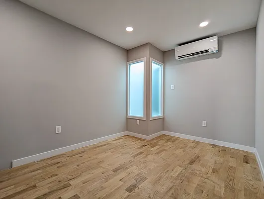 Rented by MySpaceNYC | media 7