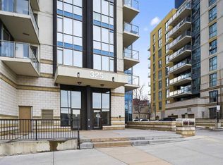 325 NW 3rd St SE #1001, Calgary, AB T2G0T9