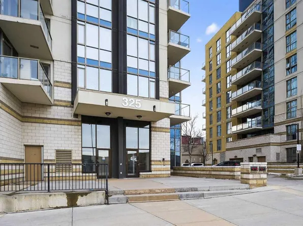 325 NW 3rd St SE #1001, Calgary, AB T2G 0T9