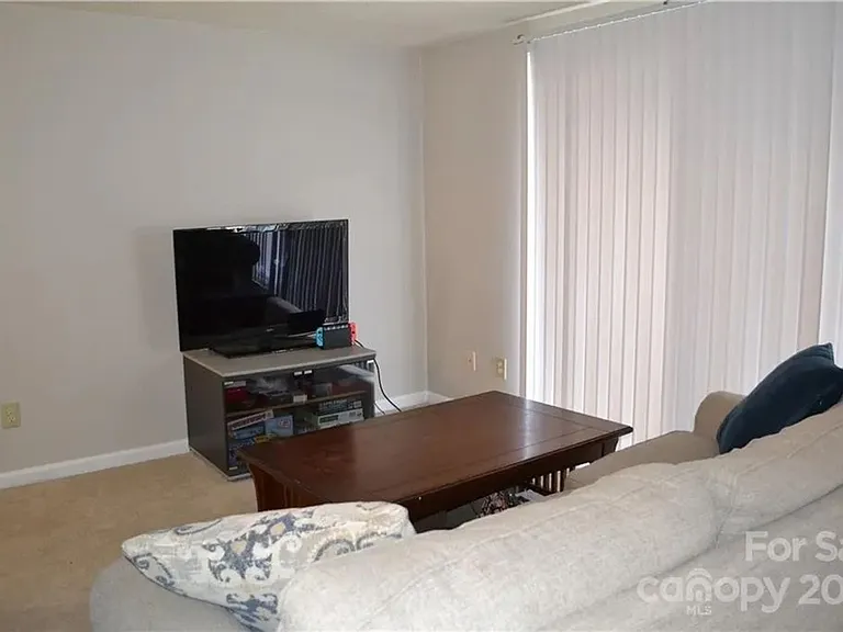 1649 Arlyn Cir #A — Photo 21