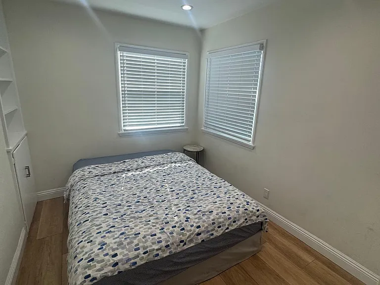 2441 S Baldwin Ave — Photo 20
