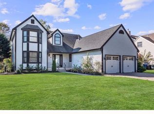 4 Edinburgh Ln, Mount Laurel, NJ 08054