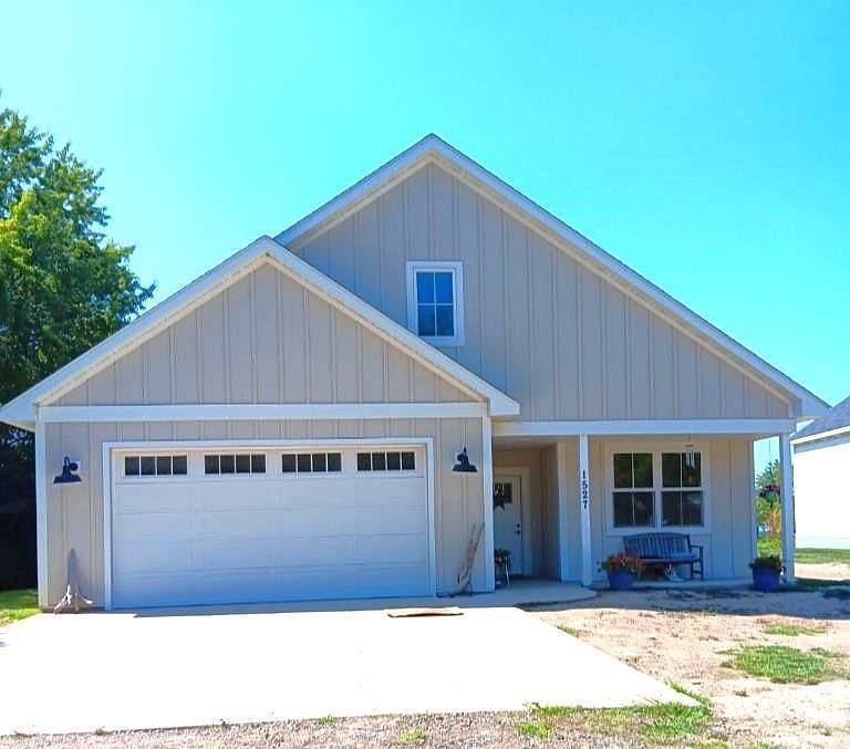 1st image of 1527 Goose Lake Ln