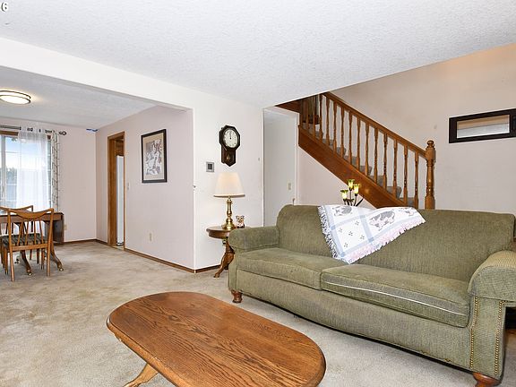 4th image of 16232 SE Lillian Ct