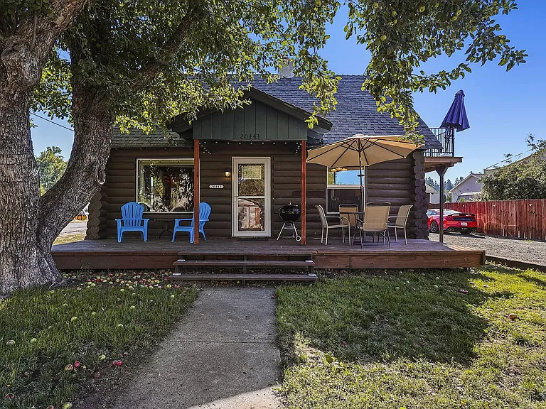 20443 Plumas St — Photo 22