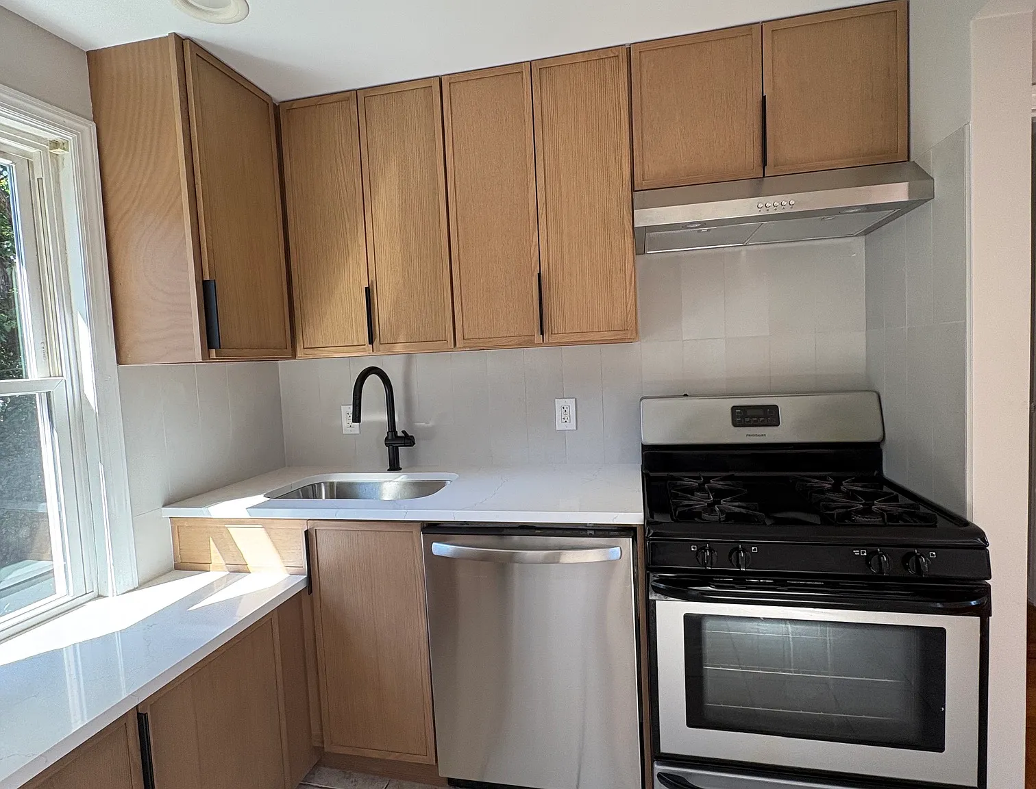 2 bed, 9999 sqft, $2,449 — Photo 1