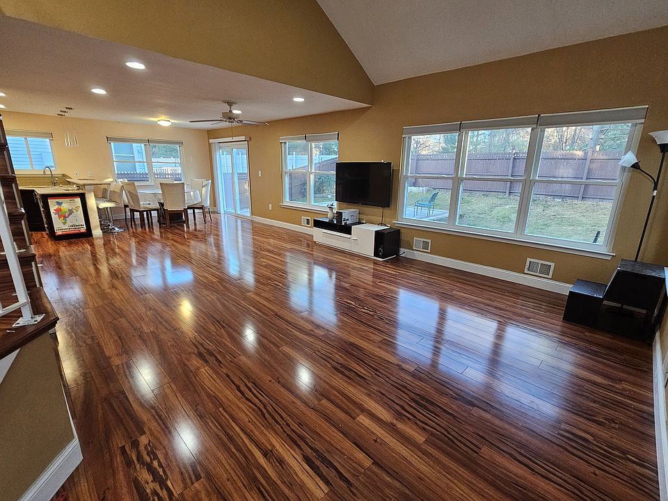 Large spacious Family and Living rooms