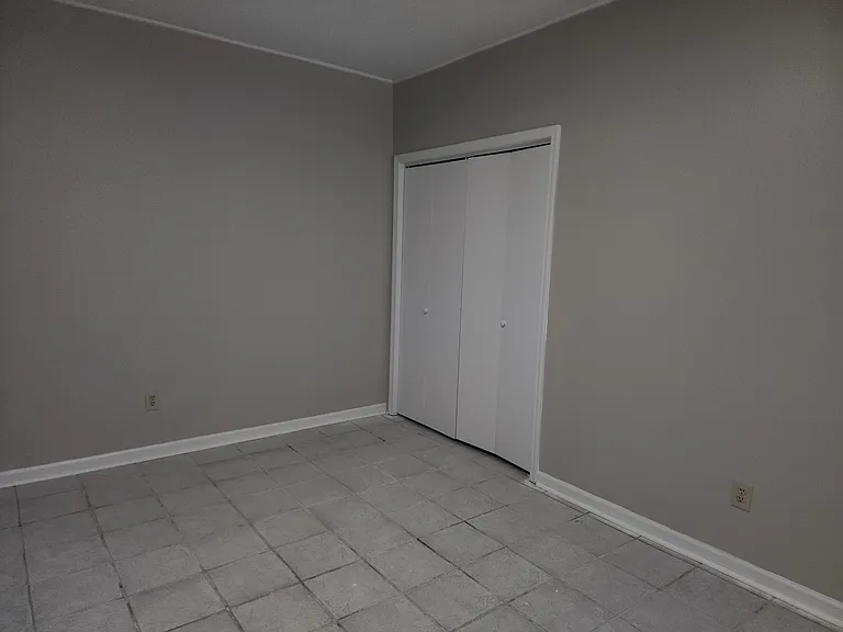 978 N Franklin Ave — Photo 18