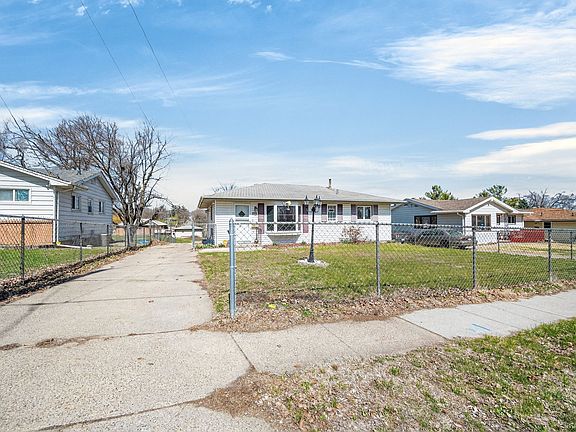 3rd image of 2704 Wedgewood Rd