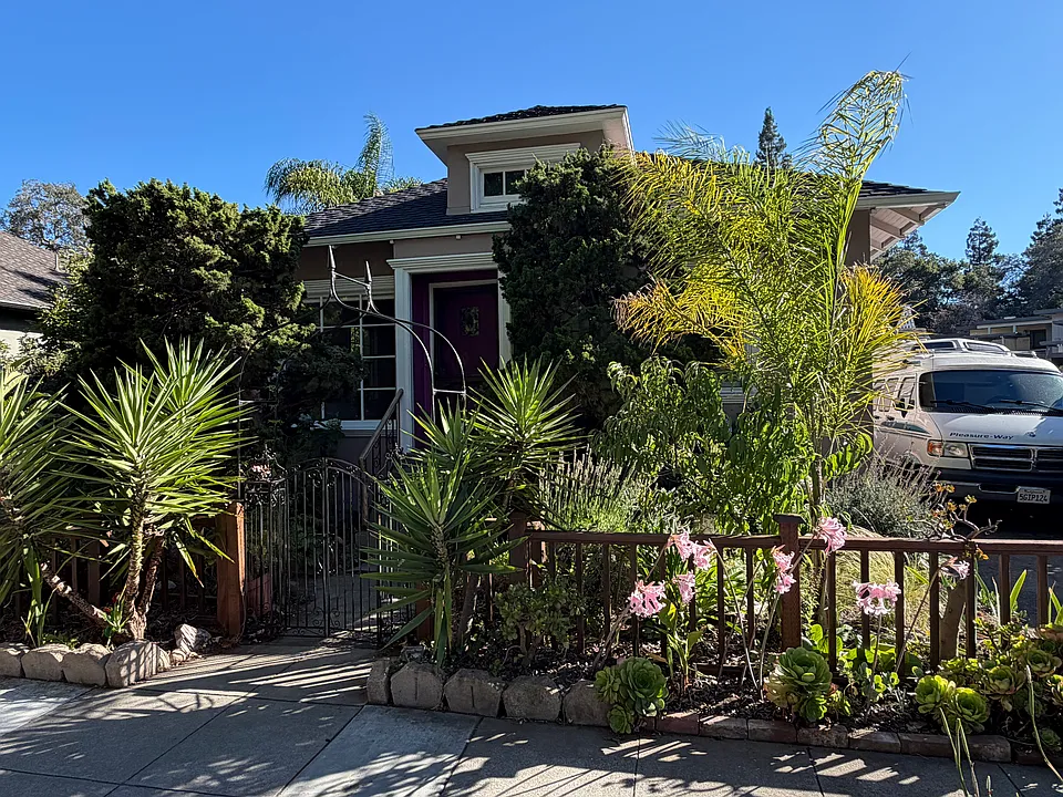 934 Webster St
