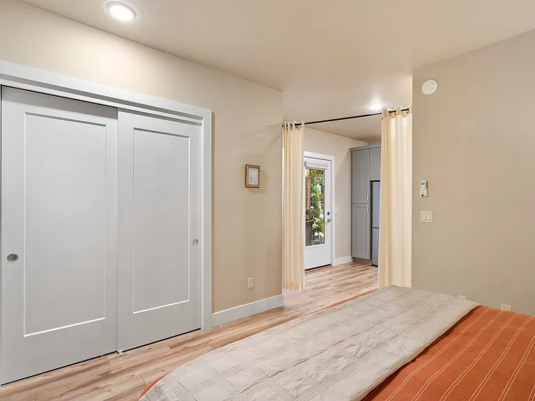 1805 SE Madison St #102 — Photo 15