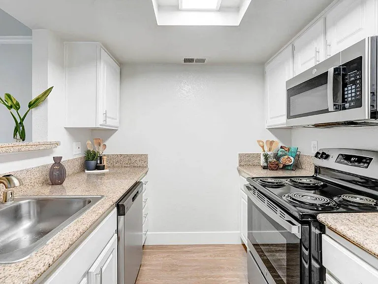 The Park Apartments — Photo 17