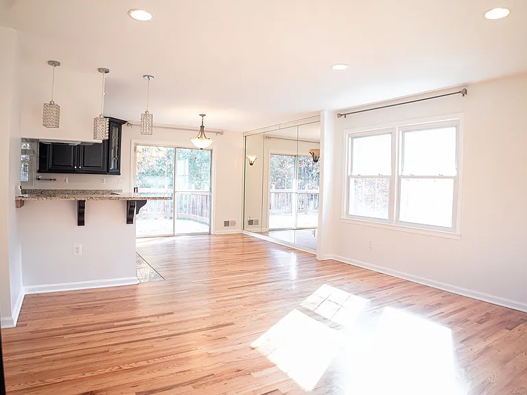 13227 Sturbridge Rd — Photo 36