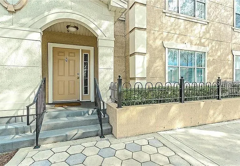 204 E South St #1053 — Photo 1