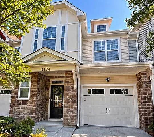 3 bed, 3.5 bath, 2717 sqft, $2,300 — Photo 1