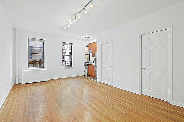 1st image of 220 W 24th St APT 2O