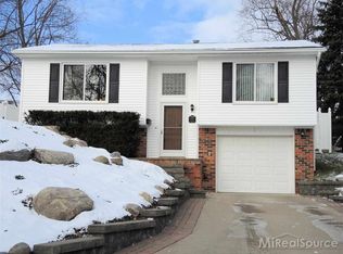 624 Renshaw St, Rochester, MI 48307