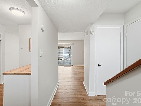 5th image of 1648 Hollow Dr