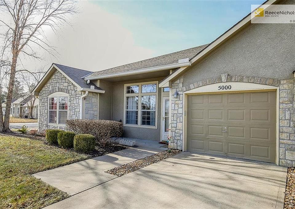 Front entrance and garage. This a a corner lot and the villa is set well back on the lot.