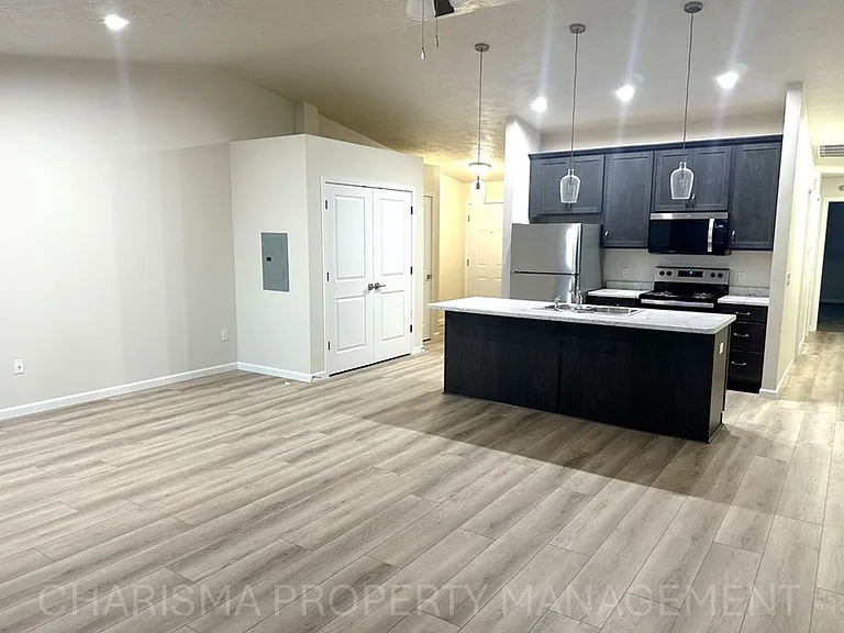 32nd Street Condominiums — Photo 24