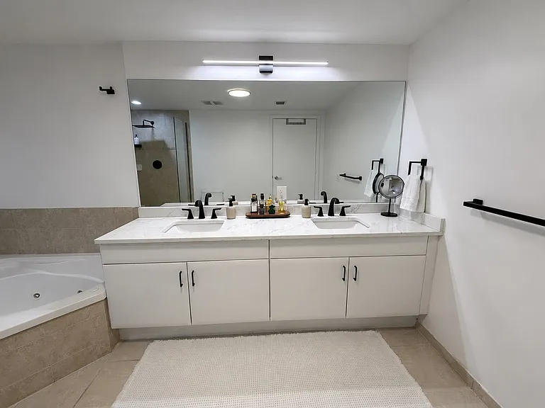 1861 NW South River Dr #Penthouse 4 — Photo 15