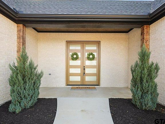4th image of 12181 Oak Grove Dr