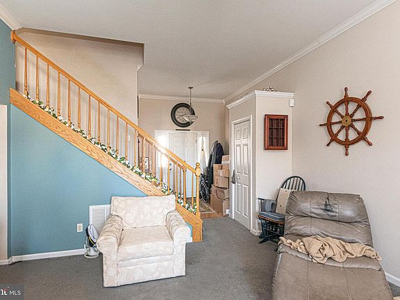 4th image of 811 Upland Dr