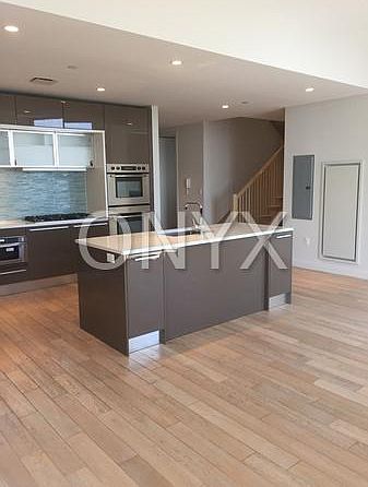 1st image of 75 Wall St Bsmt 2