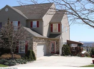 28 Witman Dr, Breinigsville, PA 18031