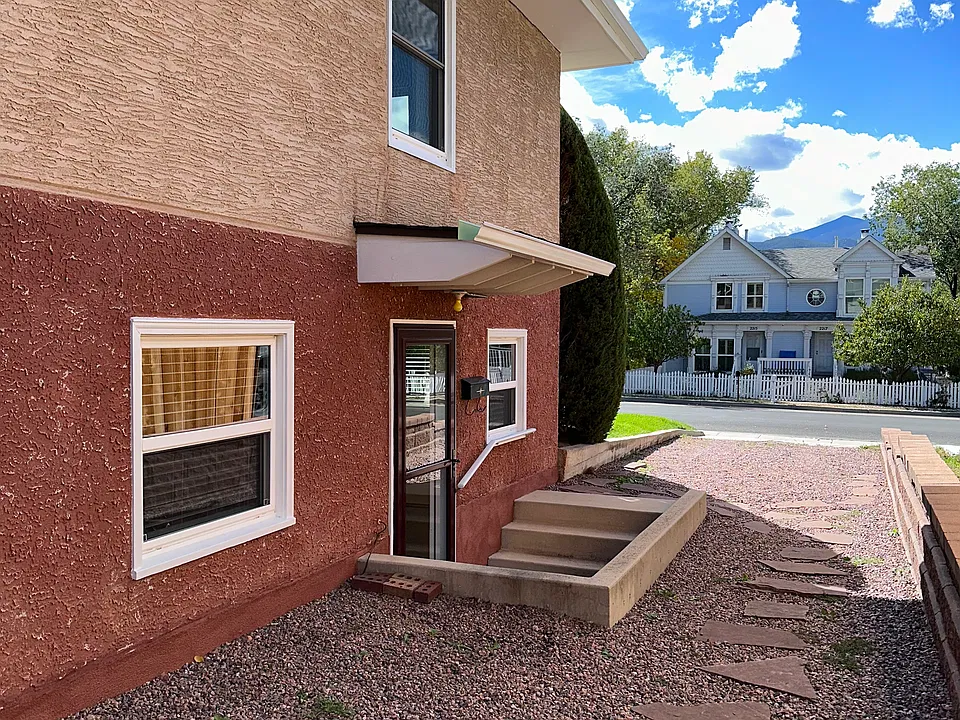 2218 W Uintah St