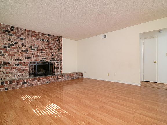 5th image of 2911 Austin St APT 1