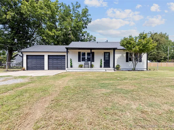 907 SE 4th St, Wagoner, OK 74467