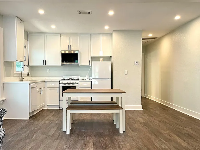 807 E Riverside Dr #B — Photo 10
