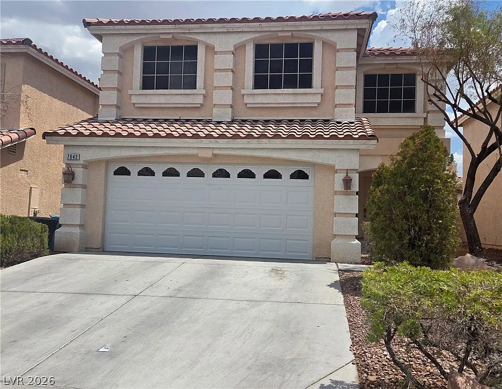 4 bed, 2.5 bath, 1972 sqft, $2,200 — Photo 1