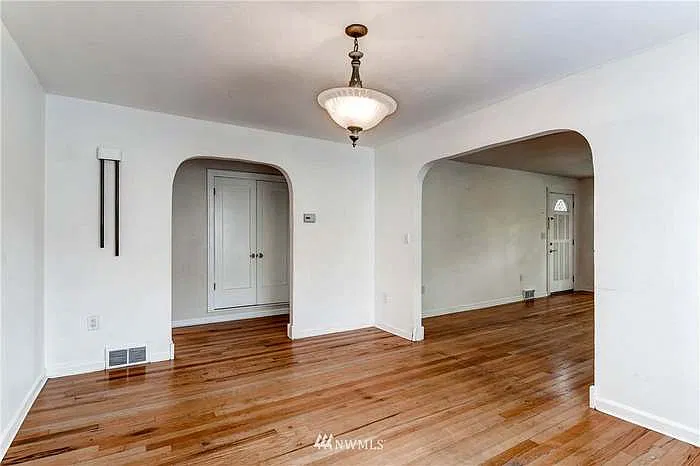 4 bed, 2083 sqft, $2,800 — Photo 4