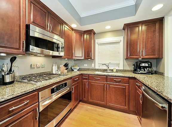 5th image of 2335 N Bosworth Ave #2