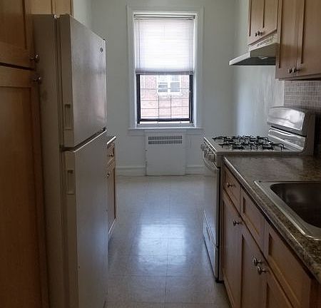 5th image of 8760 113th St APT 2J