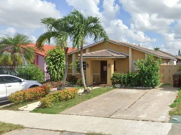 2621 W 72nd St, Hialeah, FL 33016