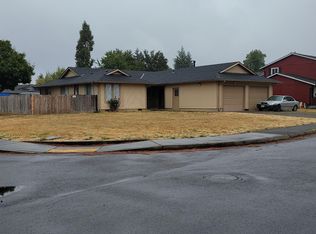 825 W Airway Rd, Lebanon, OR 97355