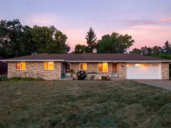 408 Woodland Dr, Burnsville, MN 55337