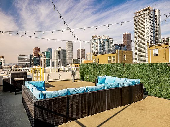 3rd image of 939 S Broadway #1032