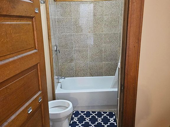 4th image of 117 N Hamilton St #2B