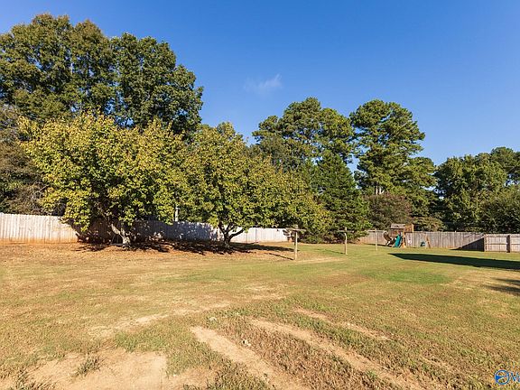 5th image of 1004 Lindsay Ln S #S
