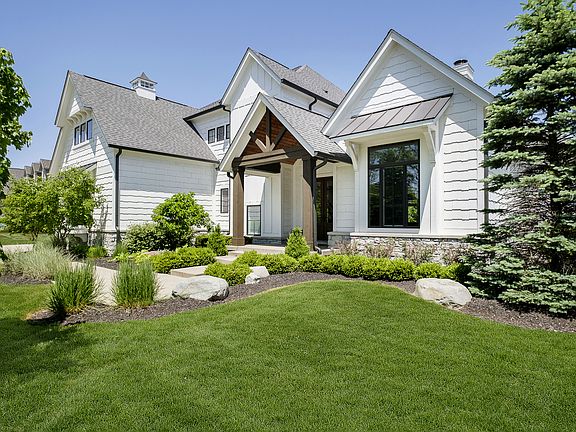 3rd image of 932 Chatham Hills Blvd